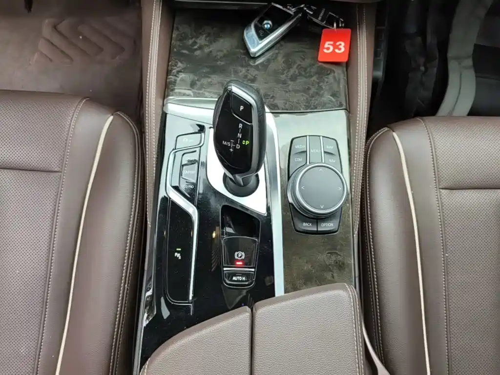 BMW 5 Series 2021 — фото 14