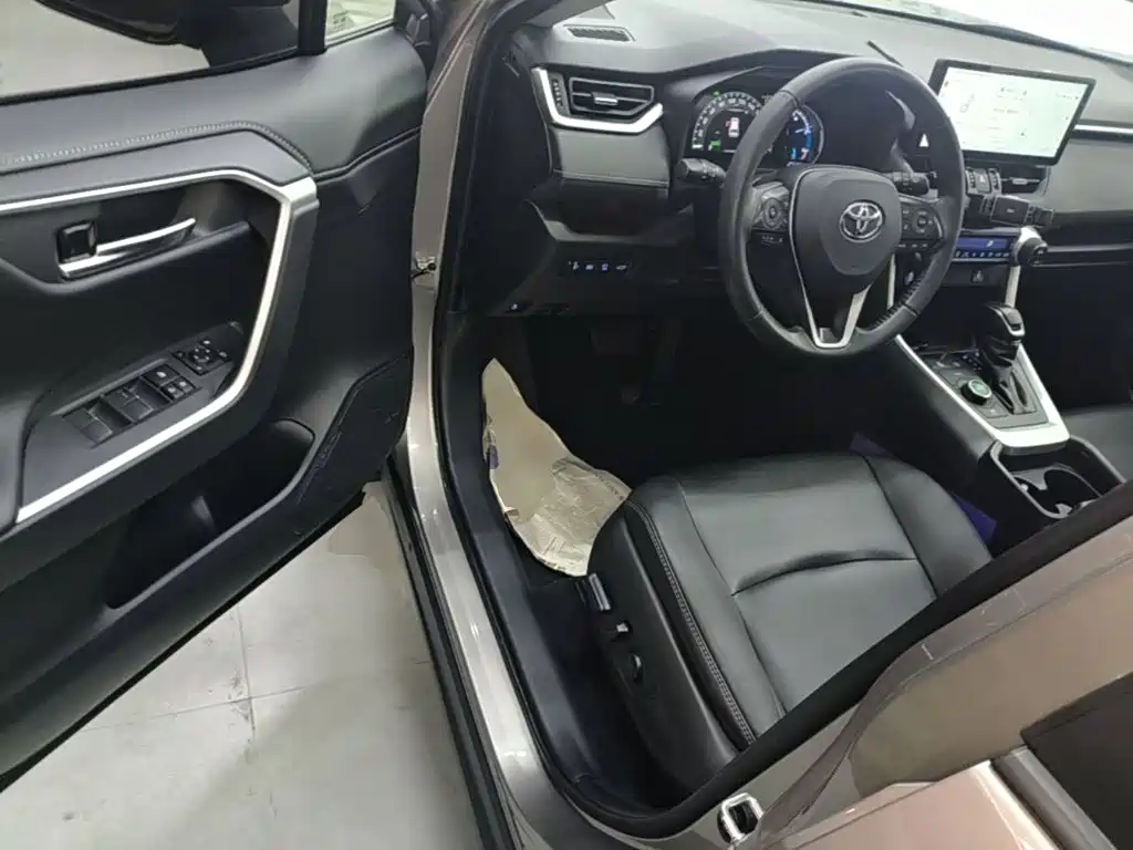 Toyota RAV4 2020 — фото 16