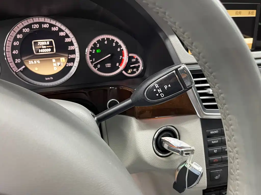 Mercedes-Benz E-Class 2012 — фото 16
