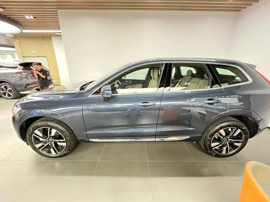Volvo XC60 2026 — фото 8