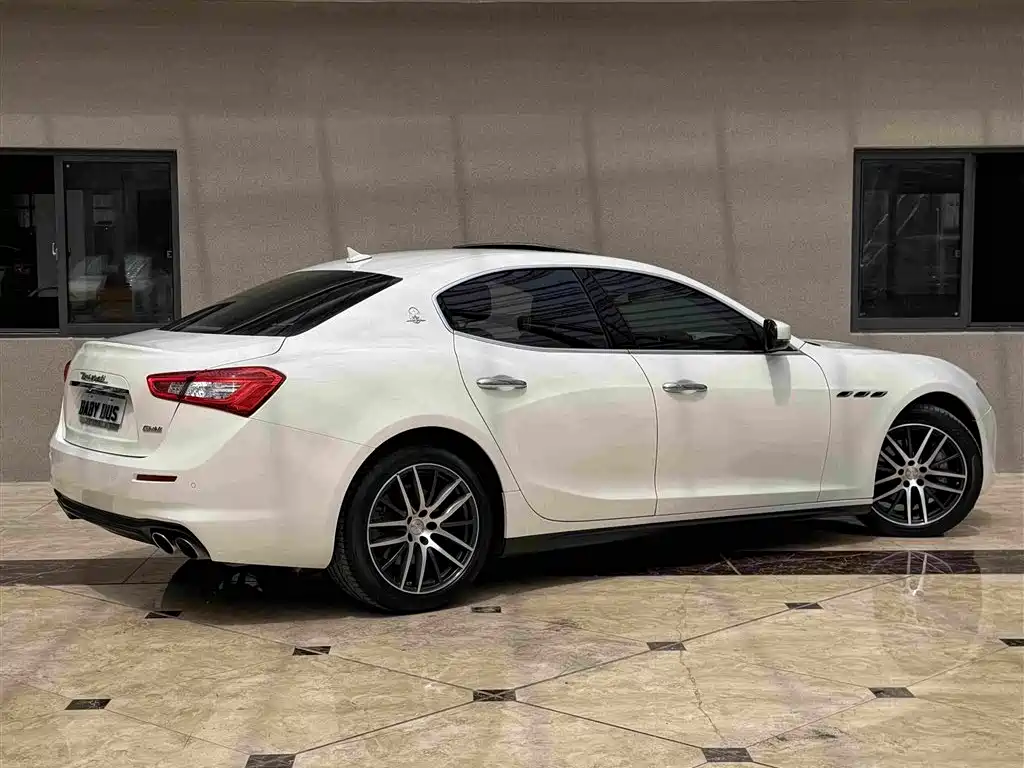 Maserati Ghibli 2019 — фото 16