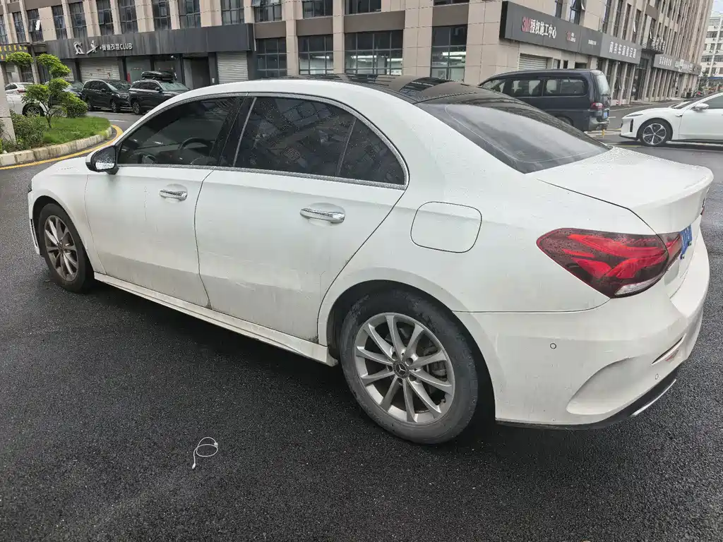 Mercedes-Benz A-Class 2022 — фото 15