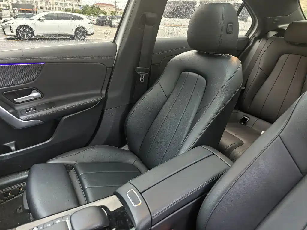 Mercedes-Benz A-Class 2022 — фото 11