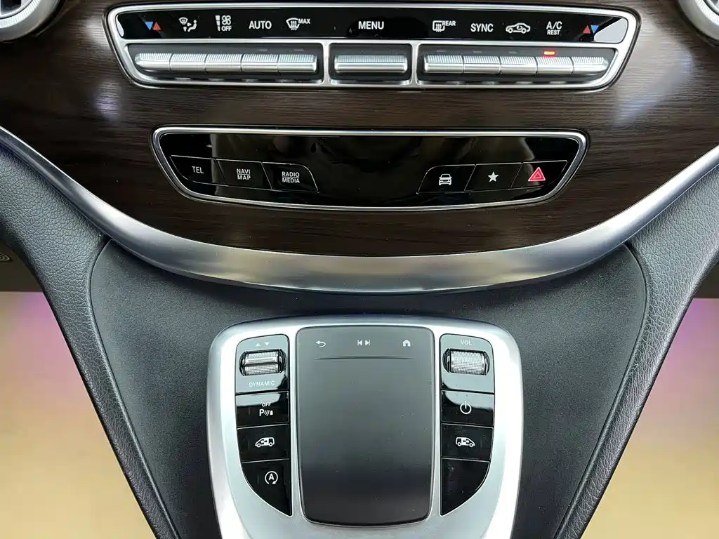 Mercedes-Benz V-Class 2021 — фото 25