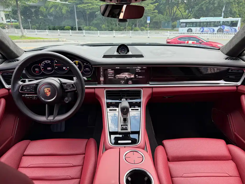 Porsche Panamera 2021