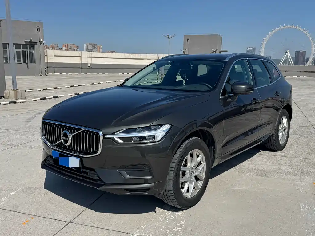 Volvo XC60 2018 — фото 1