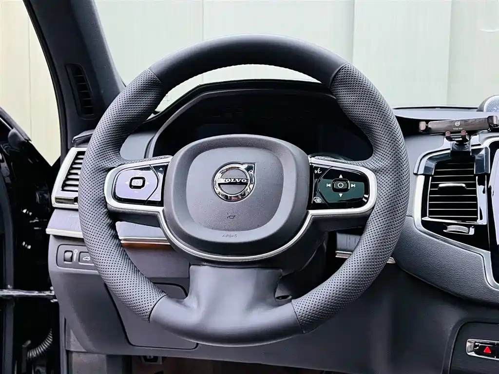 Volvo XC90 PHEV 2022 — фото 10