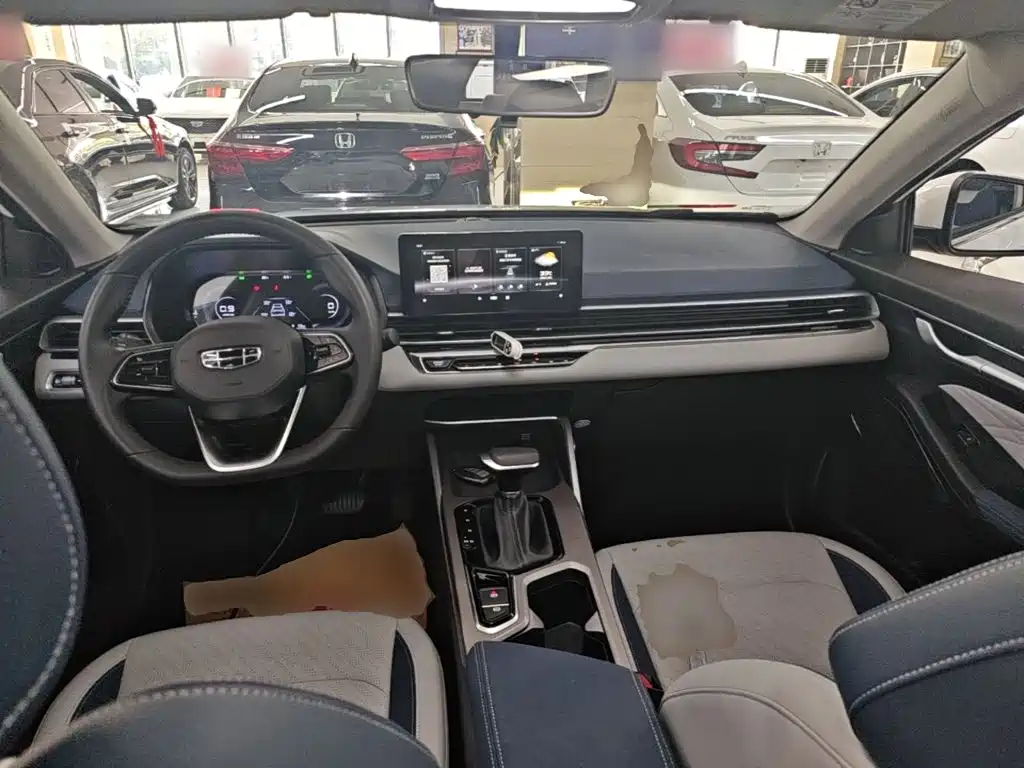 Geely Emgrand 2022 — фото 10