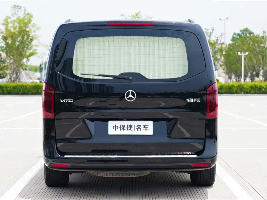 Mercedes-Benz V-Class 2022 — фото 23