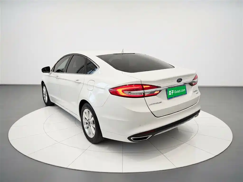 Ford Mondeo 2018 — фото 23