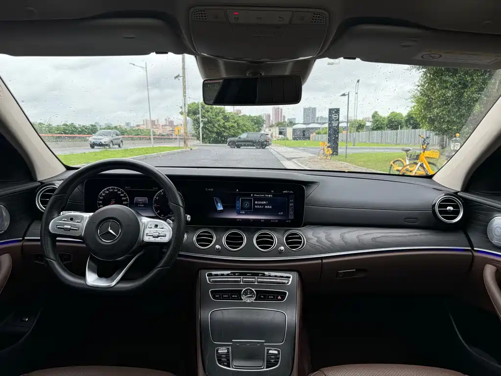 Mercedes-Benz E-Class 2020 — фото 18