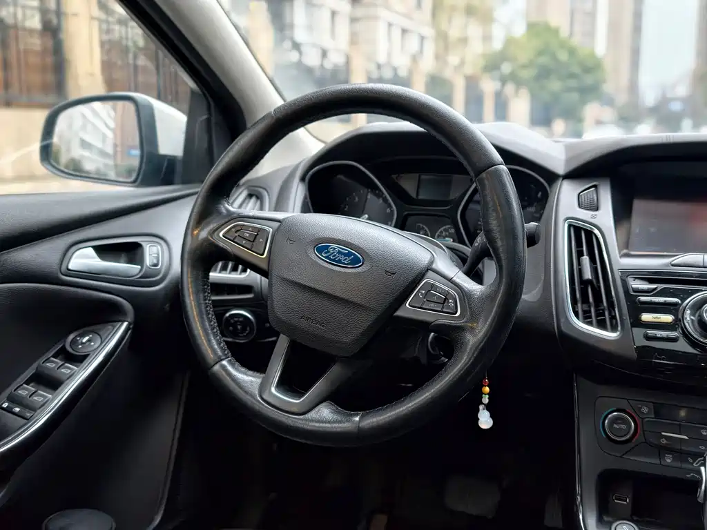 Ford Focus 2016 — фото 10