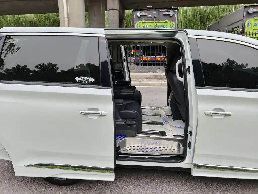 GAC Motor Trumpchi M8 2022 — фото 10