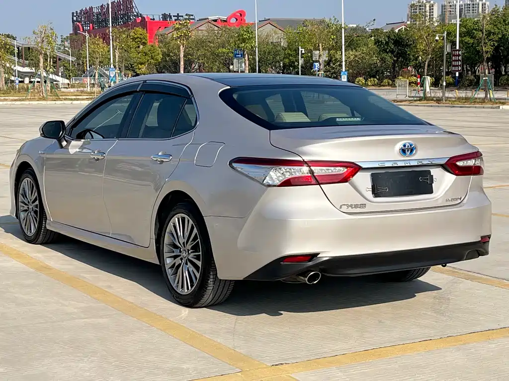 Toyota Camry 2019 — фото 43