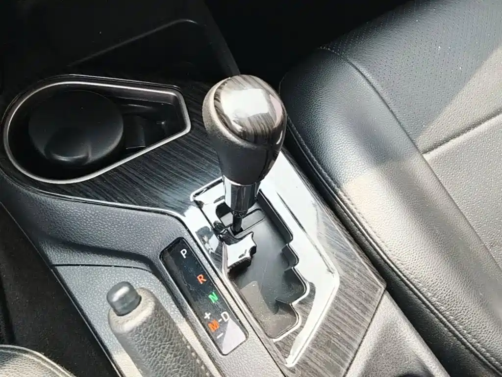 Toyota RAV4 2018 — фото 14