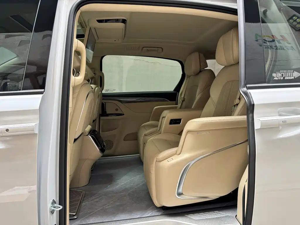 Buick GL8 New Energy 2025 — фото 10