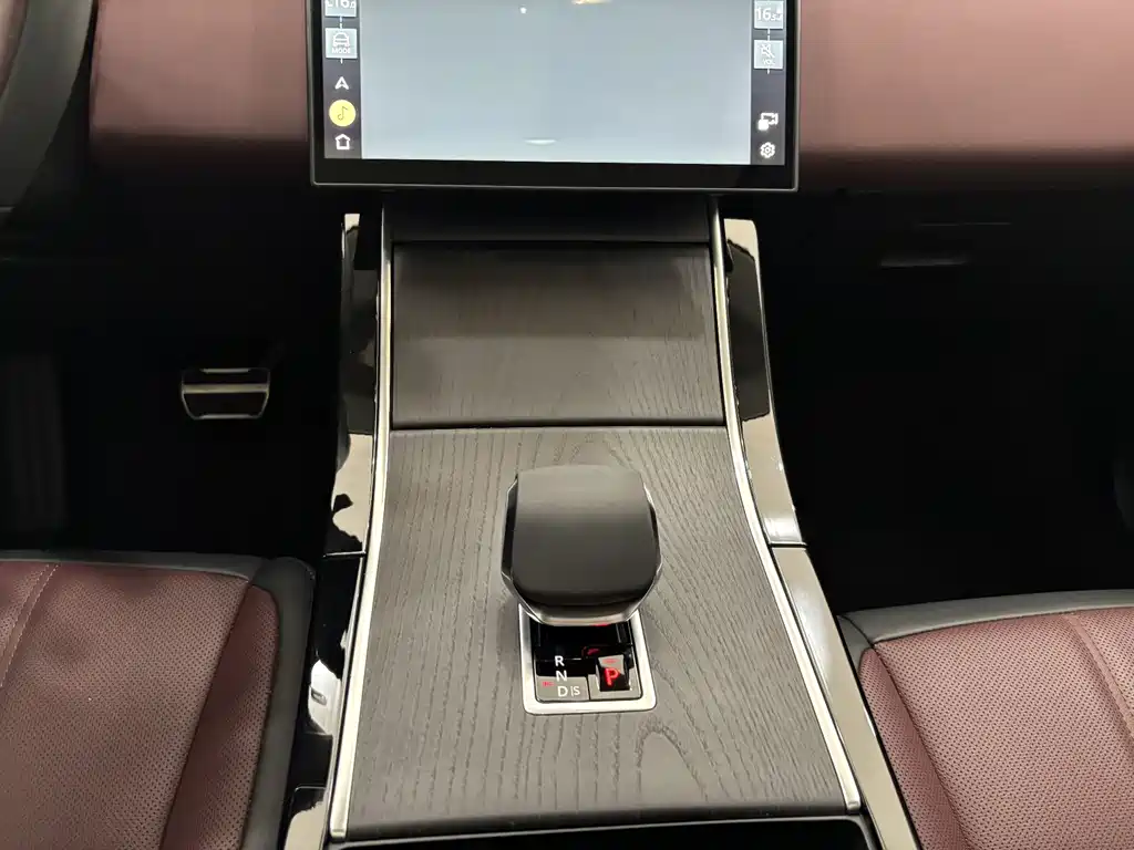 Land Rover Evoque 2024 — фото 18