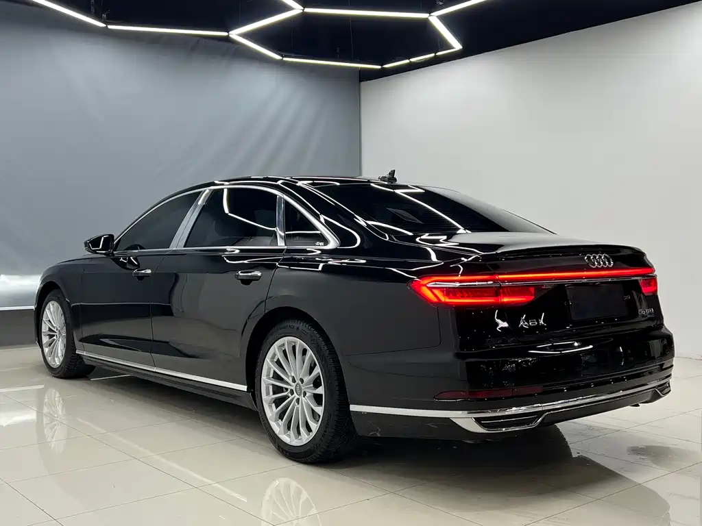 Audi A8 2020 — фото 20