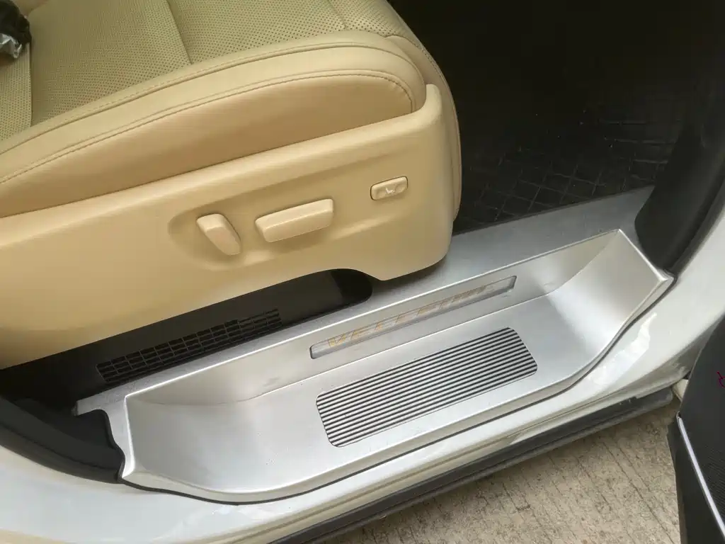 Toyota Vellfire 2023 — фото 10