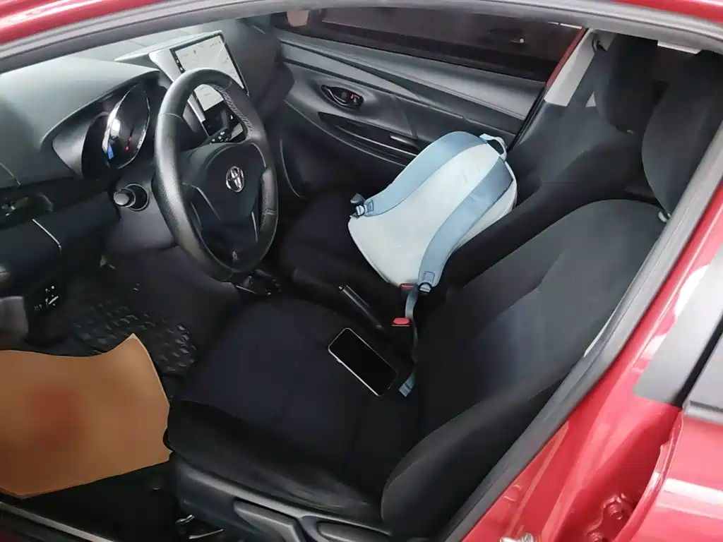 Toyota Yaris L 2018 — фото 15