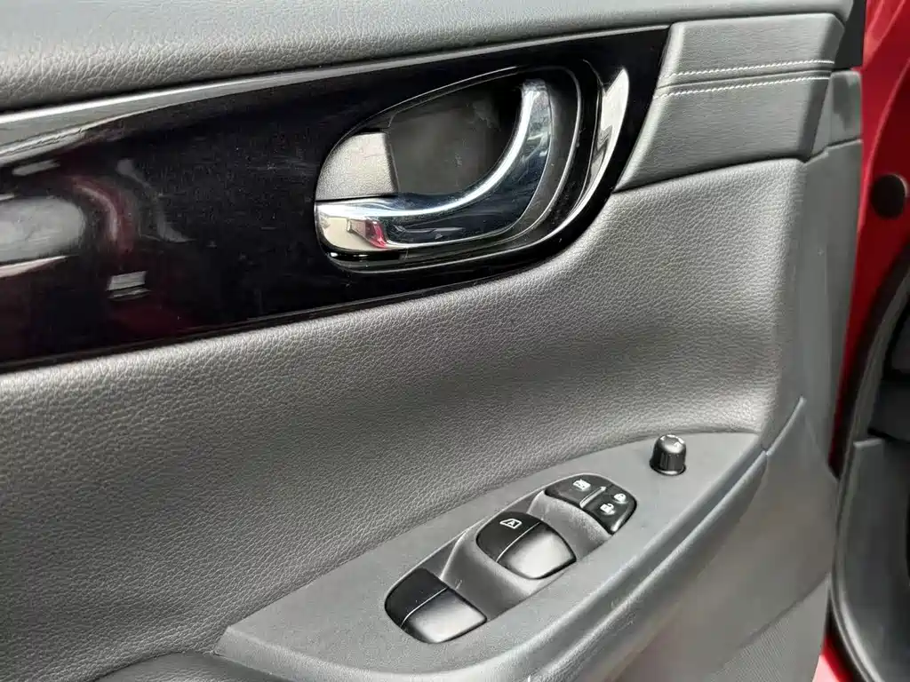 Nissan Tiida 2017 — фото 16