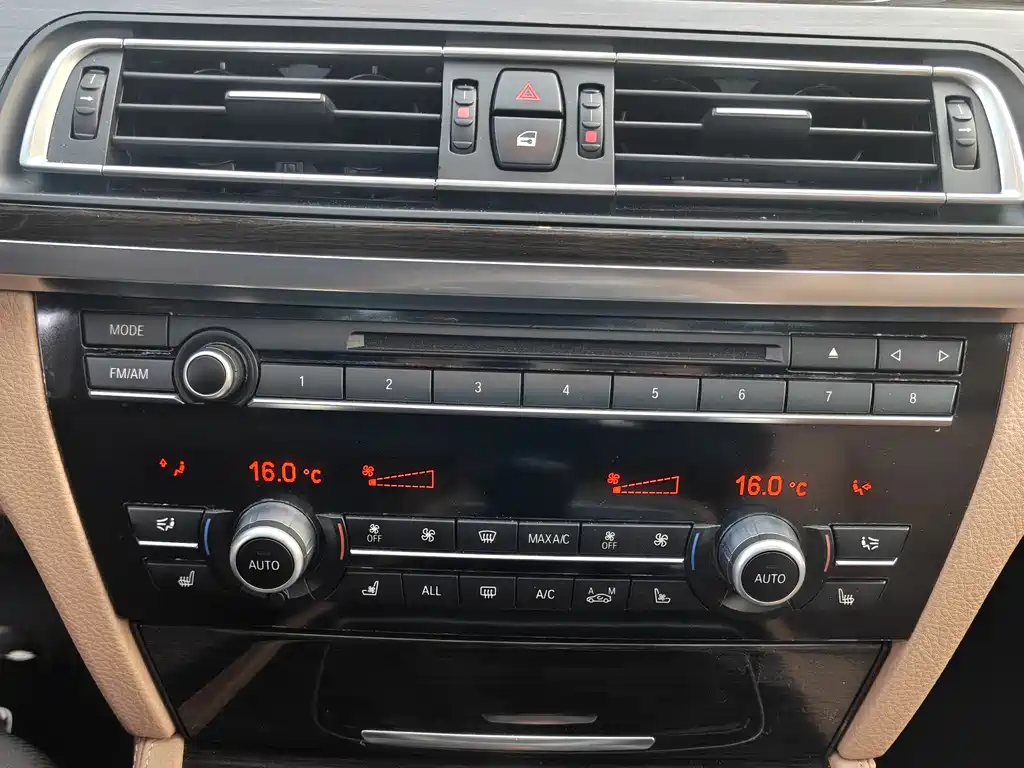 BMW 7 Series 2013 — фото 26