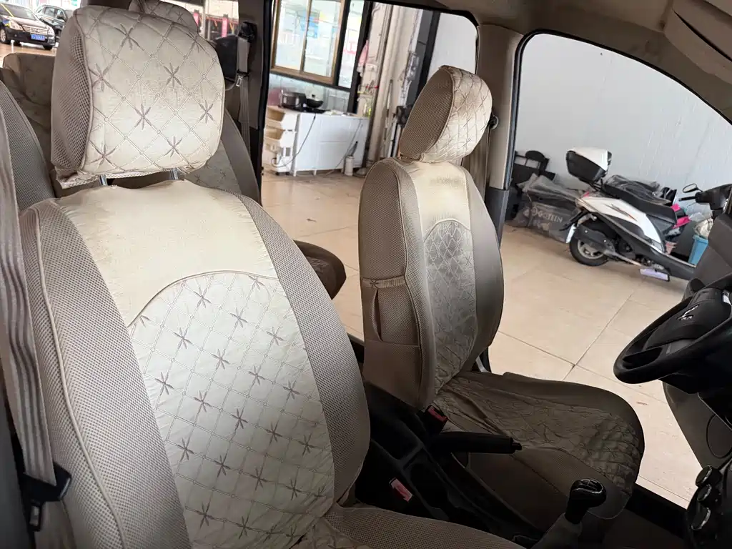 Wuling Hongguang 2015 — фото 18