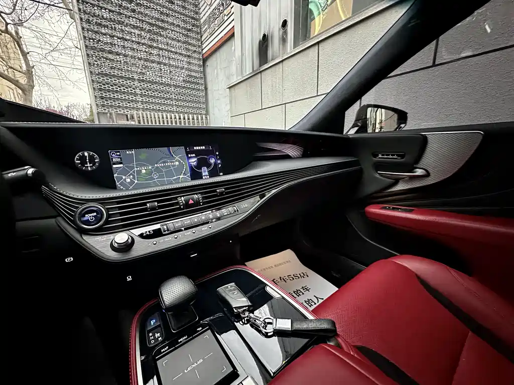Lexus LS 2018 — фото 17