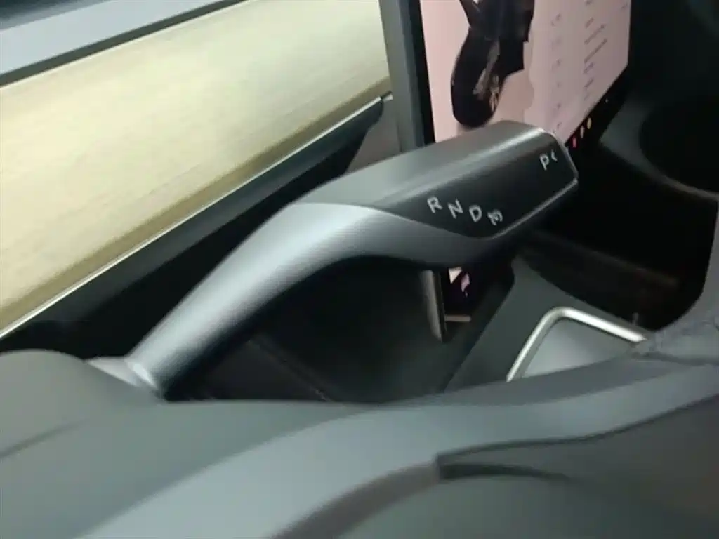 Tesla Model Y 2023 — фото 14