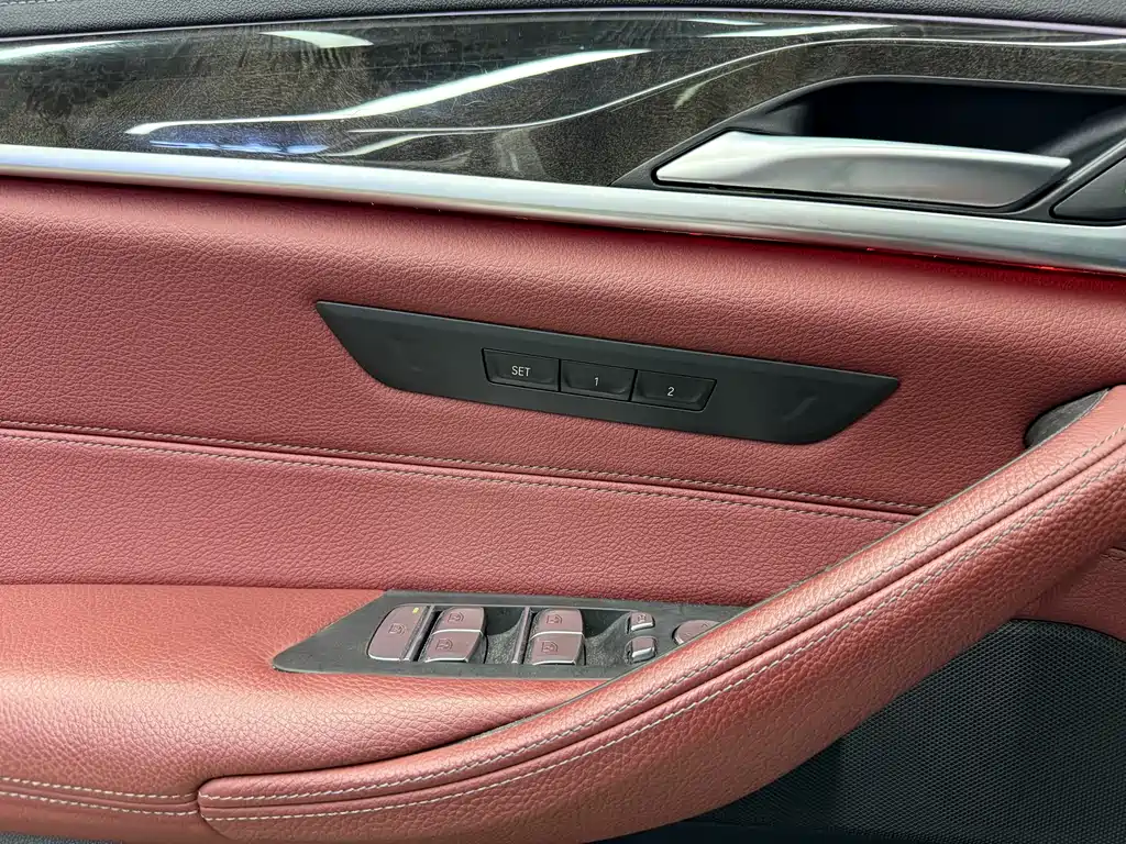 BMW 5 Series 2020 — фото 19