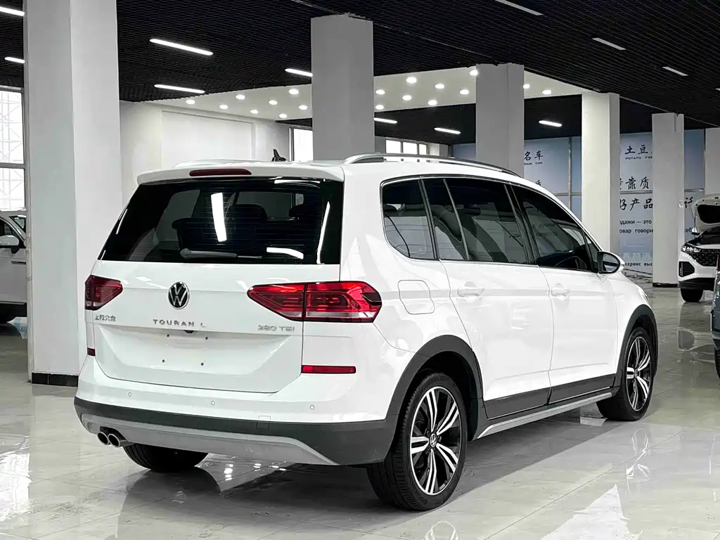 Volkswagen Touran 2022 — фото 16
