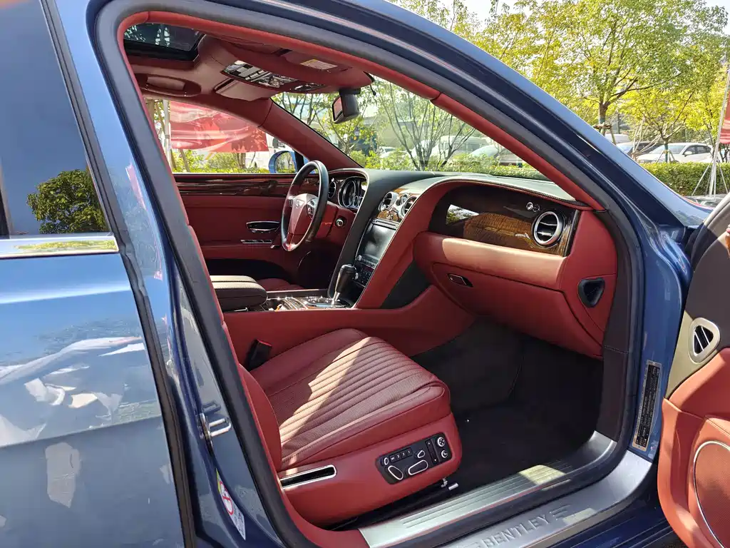 Bentley Flying Spur 2018 — фото 17