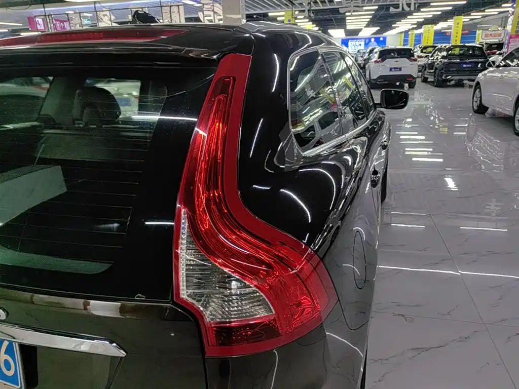 Volvo XC60 2017 — фото 8