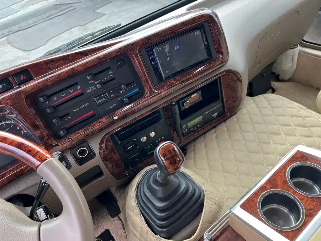 Toyota Coaster 2017 — фото 16