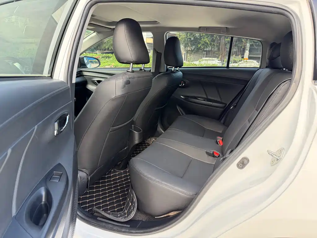 Toyota Yaris L 2017 — фото 9