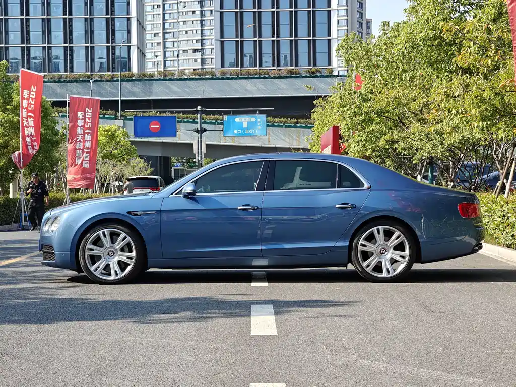 Bentley Flying Spur 2018 — фото 6