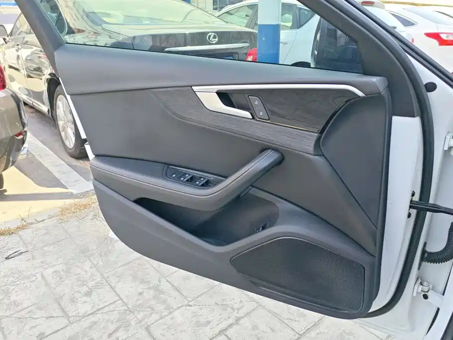 Audi A4L 2023