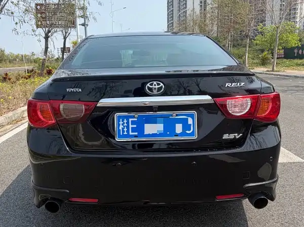 Toyota Reiz 2010