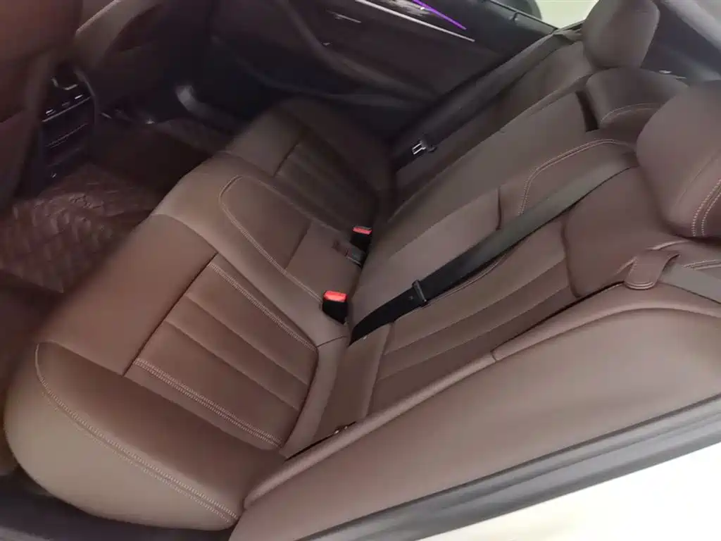 BMW 5 Series 2019 — фото 17