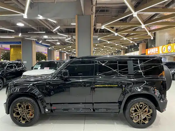 Land Rover Defender 2023