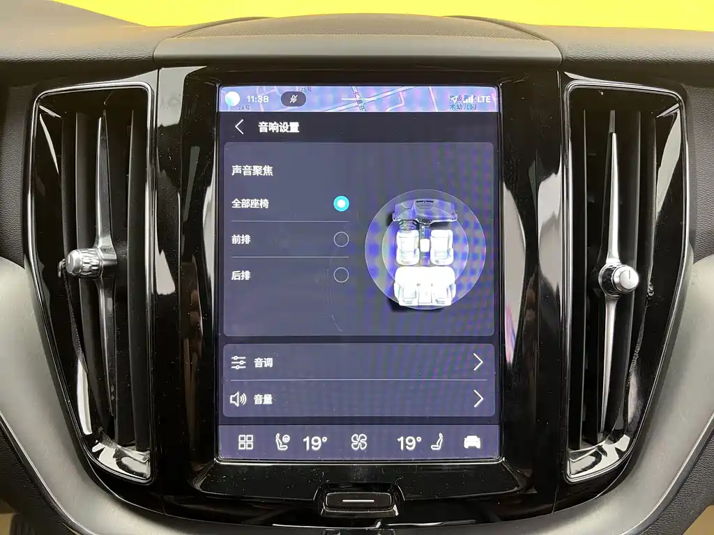Volvo XC60 2022 — фото 18