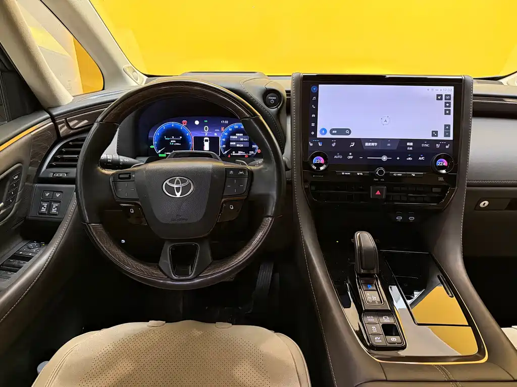Toyota Alphard 2024 — фото 10
