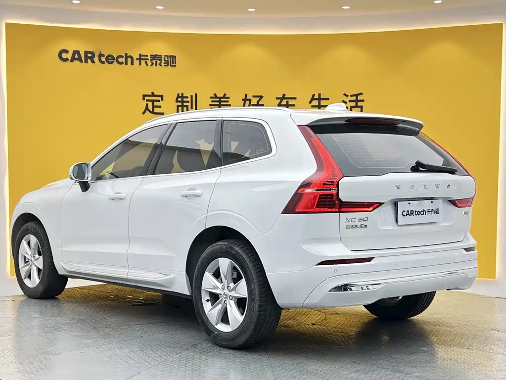 Volvo XC60 2022 — фото 21