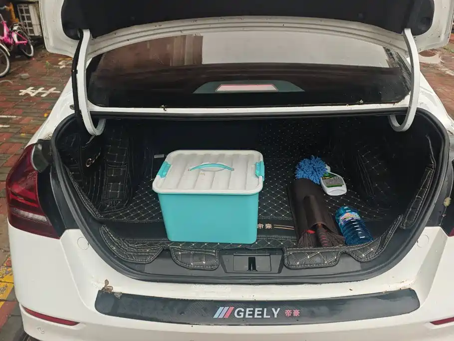 Geely Emgrand 2021