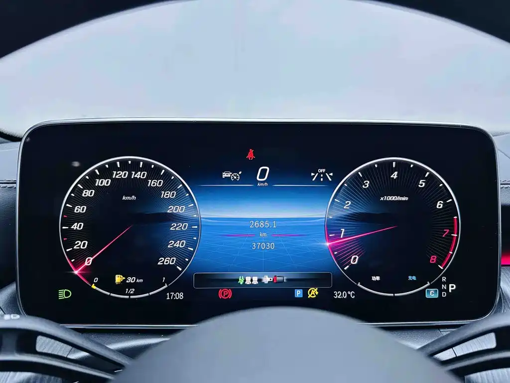 Mercedes-Benz C-Class 2024 — фото 12