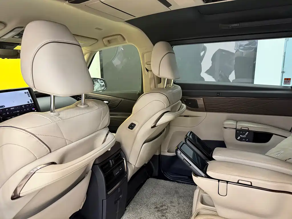 Toyota Alphard 2024 — фото 16