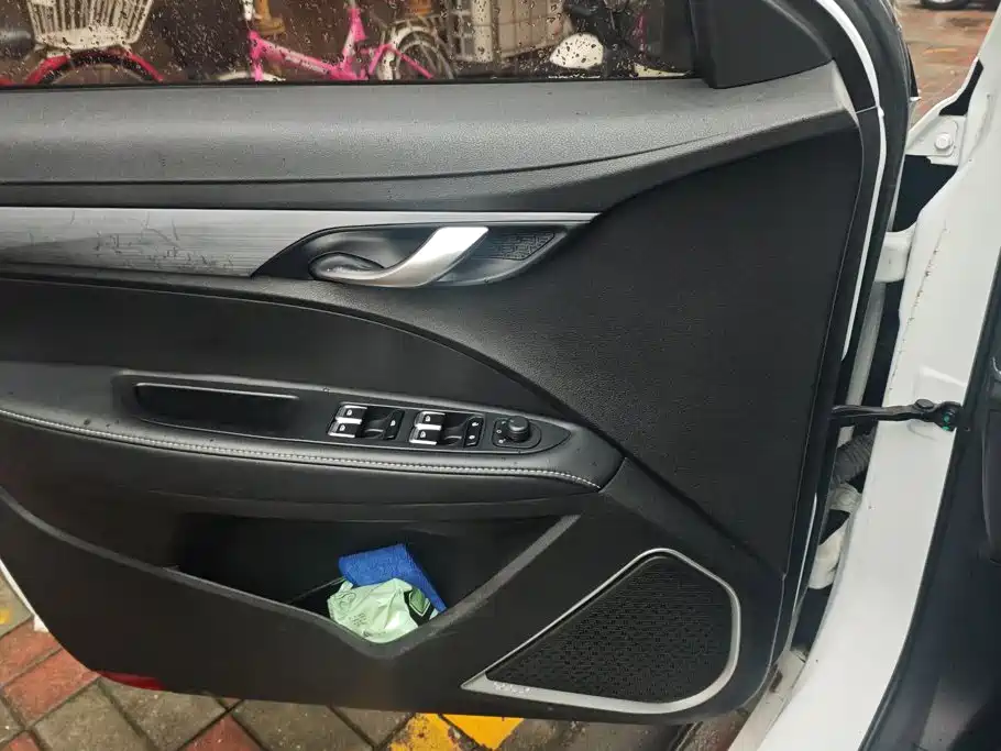 Geely Emgrand 2021