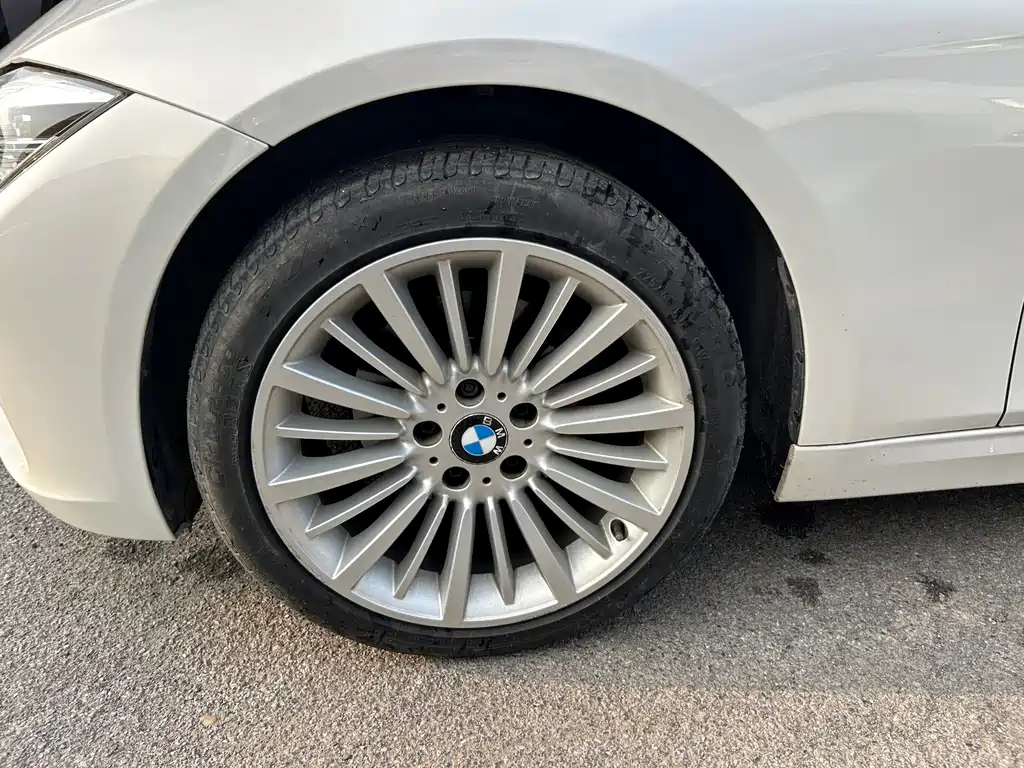 BMW 3 Series 2018 — фото 22