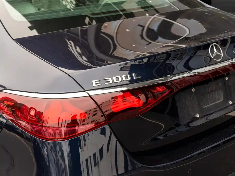 Mercedes-Benz E-Class 2023 — фото 11