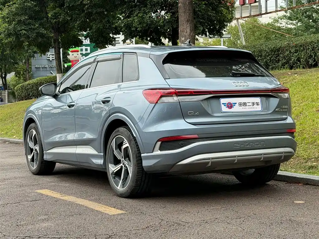 Audi Q4 e-tron 2025 — фото 4
